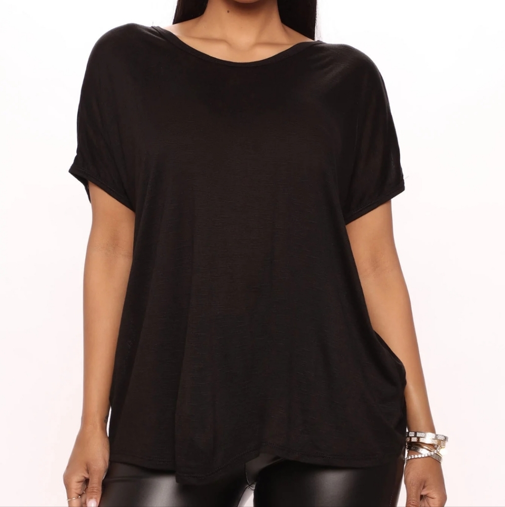 NWOT Fashion Nova twist back top